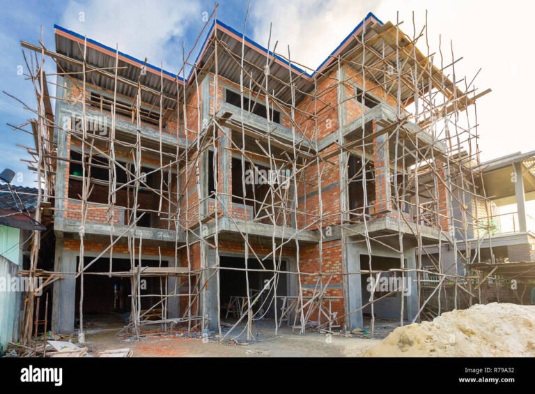 cantiere edile con casa in costruzione 1