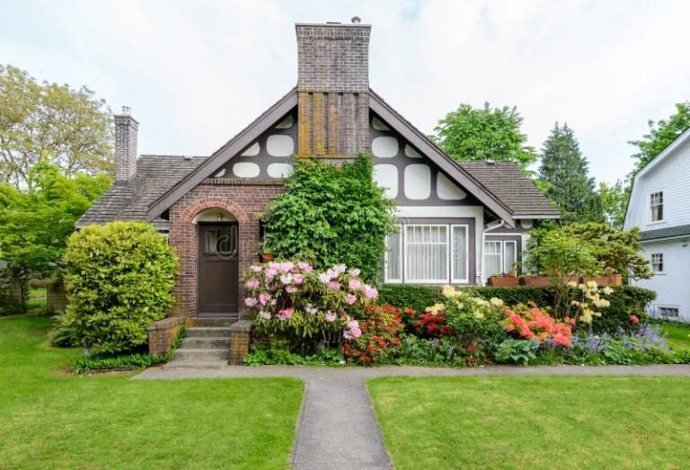 casa accogliente con giardino fiorito