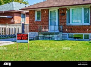 casette con cartelli di affitto colorati