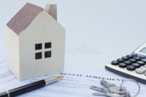 contratto affitto con bilancino e calcolatrice