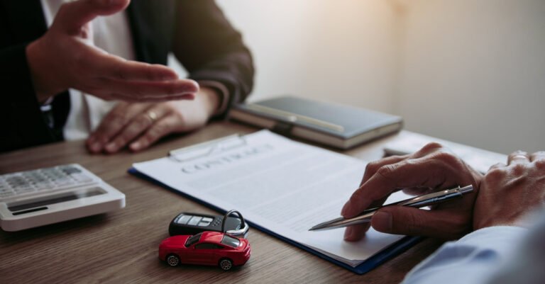 documenti per finanziamento auto su scrivania