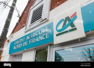 filiale credit agricole con segnaletica esterna