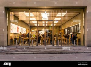 foto esterna iconica dellapple store firenze