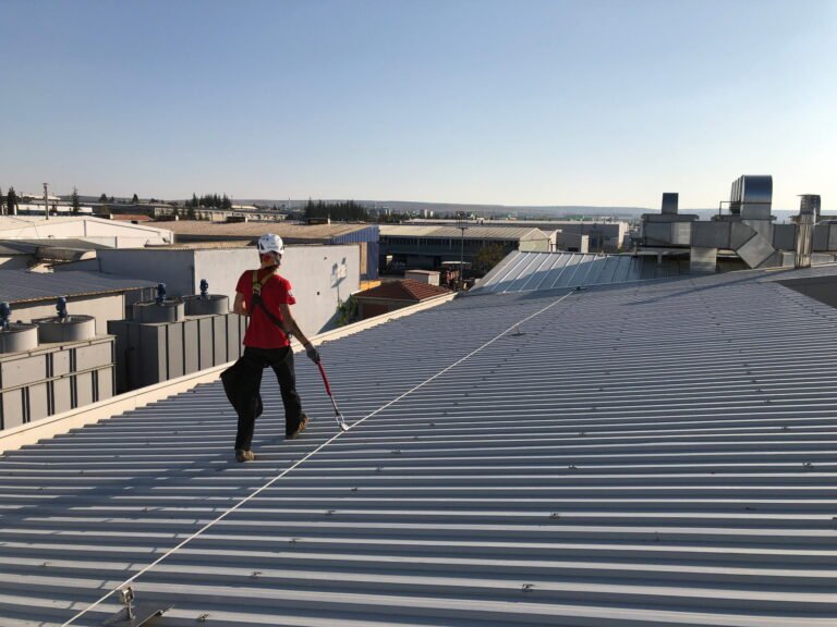 installazione di linee vita su tetto resistente