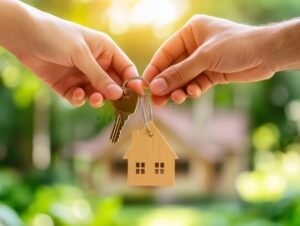 Come Funziona Il Comodato D'uso E Quali Sono Le Regole Principali 7 mano che scambia le chiavi di una casa