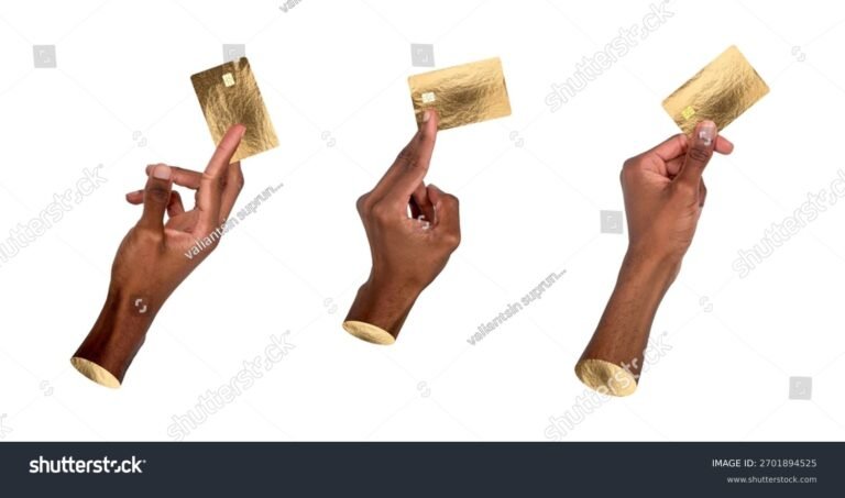 mano che tiene carta di credito brillante