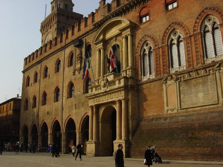 Come partecipare alle aste giudiziarie di immobili a Bologna