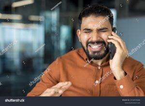 Come Difendersi Dal Recupero Crediti: Quali Sono i Tuoi Diritti 20 persona che riceve una telefonata stressante