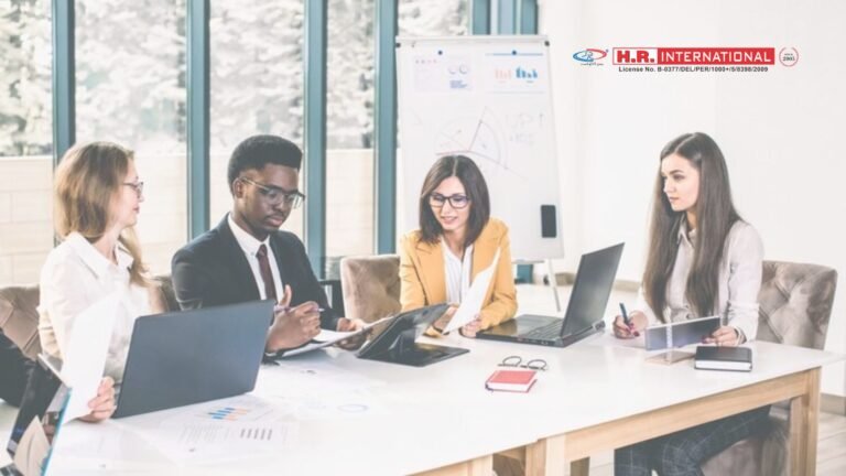 ufficio agenzia lavoro con consulenti professionali